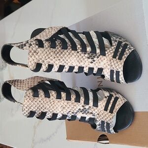 Sexy Snake Skin strappy Shoe